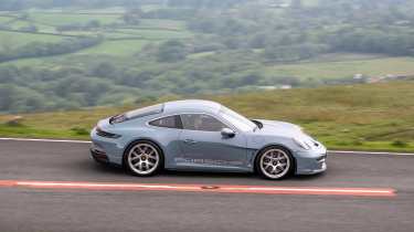 Porsche 911 S/T – side